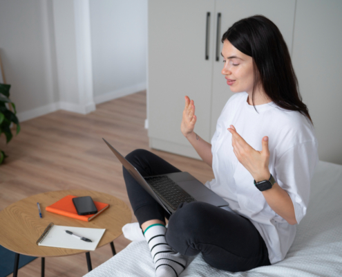 psicólogo y sexólogo, especializado en terapias psicológicas individuales, de pareja y sexológicas, ofreciendo una atención profesional, cercana y adaptada a cada persona