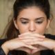 Descubre qué es la culpa silenciosa, por qué sientes que nunca haces suficiente y cómo afecta a tu ansiedad y autoestima.