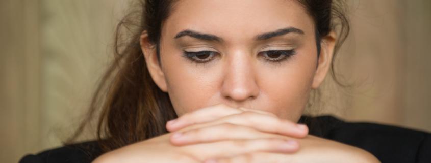 Descubre qué es la culpa silenciosa, por qué sientes que nunca haces suficiente y cómo afecta a tu ansiedad y autoestima.