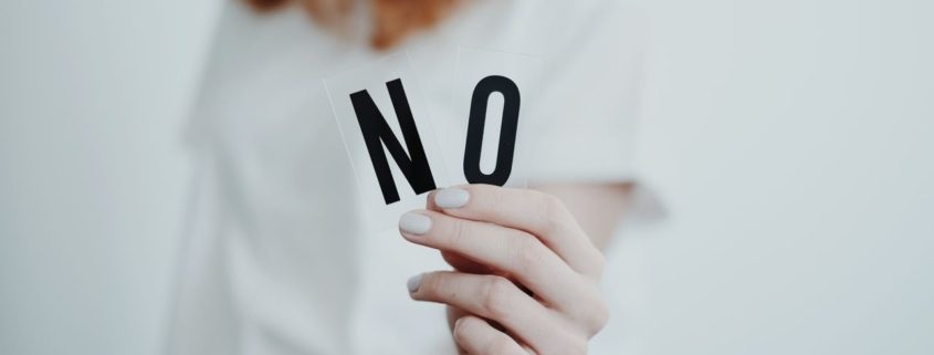Aprende por qué te cuesta poner límites sin culpa y descubre estrategias prácticas para mejorar tu autoestima, relaciones y bienestar emocional.