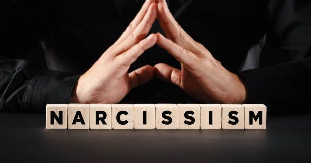 Trastorno de la Personalidad Narcisista: Síntomas y Rasgos Clínicos | Raúl Padilla