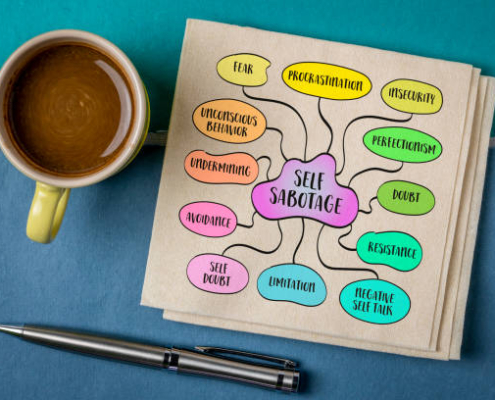 Descubre cómo el perfeccionismo y la autoexigencia pueden alimentar la ansiedad, la procrastinación y el autosabotaje, y aprende a flexibilizar tus exigencias.